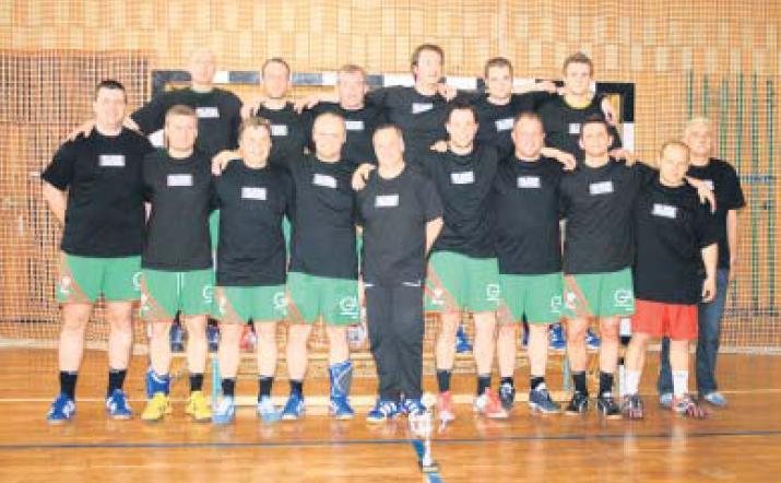Handball-Stadtmeister Magdeburger SV 90. Zum erfolgreichen Team der Lemsdorfer gehren (hinten von links): Dirk Wilke, Christoph Galke, Jrg Pazdyka, Thomas Gahler, Markus Assmann, Nico Hnsel; (vorn von links) Andreas Titsch, Sven Schulze, Konrad Witt, Jens Meyer, Thomas Schreyer, Thomas May, Frank Kolodziej, Christian Menzel, Christian Thees und Hans Kraska.